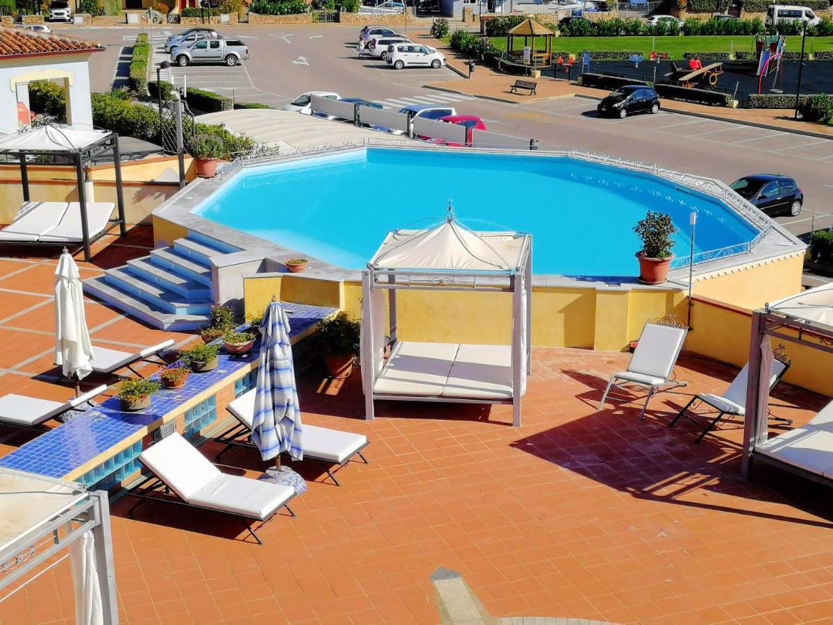 Residence Riva Azzurra Cannigione Eksteriør billede
